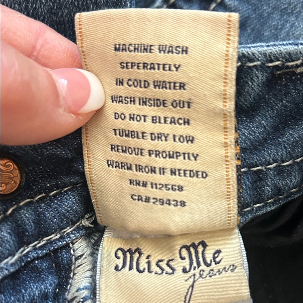 Miss Me⚜️Medium Blue Cropped Capri Jeans💙Cross Embellishment JP5490P Size 29 - Picture 10 of 14